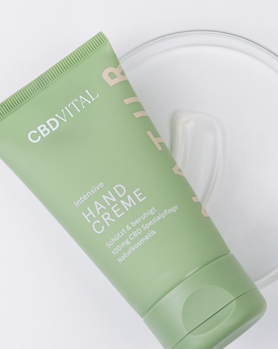 Avec du CBD et de l'huile de camomille Avec du CBD et de l'huile de camomille